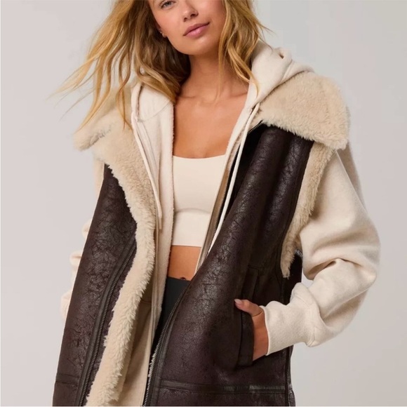 Offline By Aerie Faux Leather Sherpa Vest NWT Cozy Zip Up - Picture 9 of 11